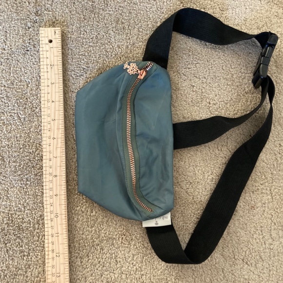 Oak and Reed Olive Canvas Green Fanny Pack - Picture 2 of 6